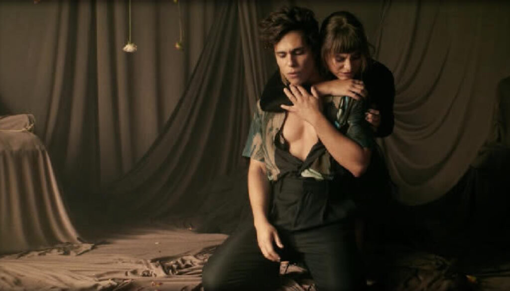 AWGUST-Presenta-Sencillo-Y-Video-Debut-Never-Ft.-Sofia-Reyes-696x385